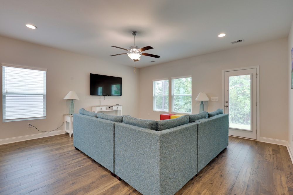 3 Mi to Sand & Surf: Ocean Isle Beach Retreat!