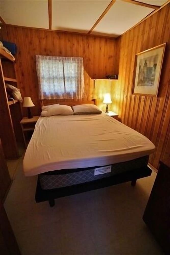 282 Papineau Lake 3 Bedroom Cottage