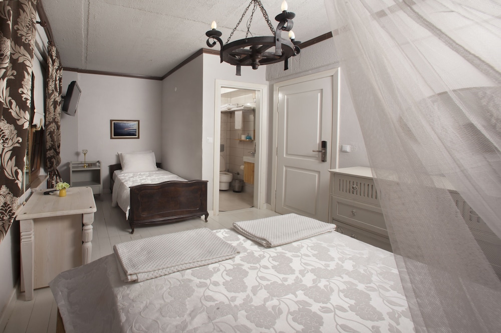 Iola Otel - Image 12