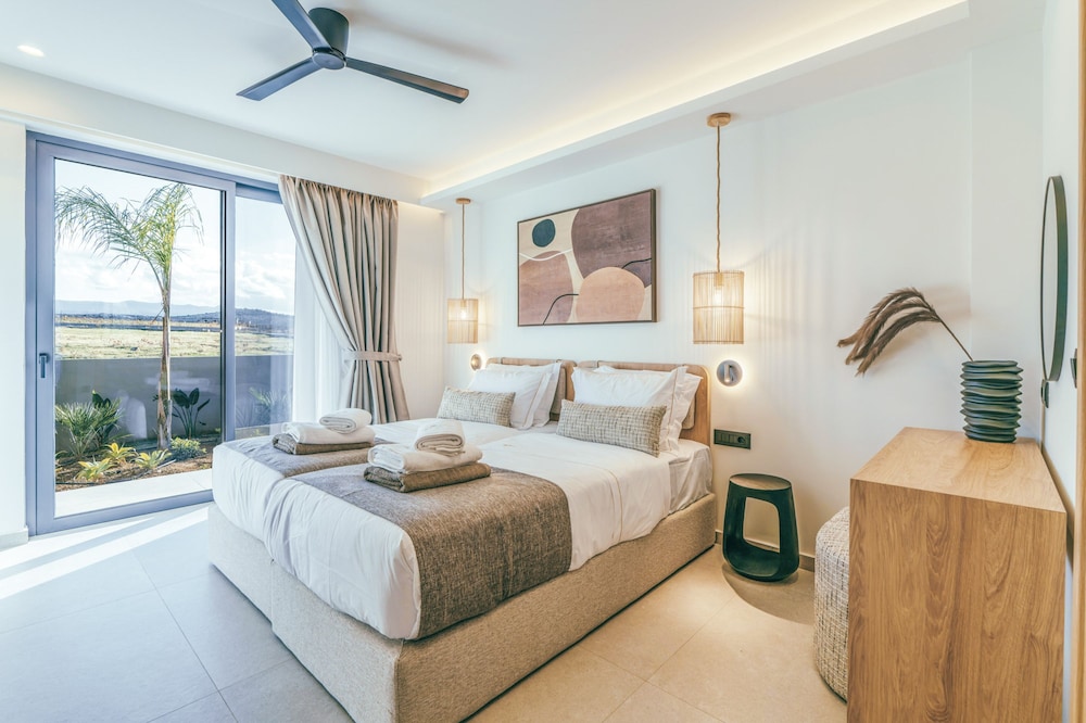 Villa Luxury Heaven - With Heated Pool