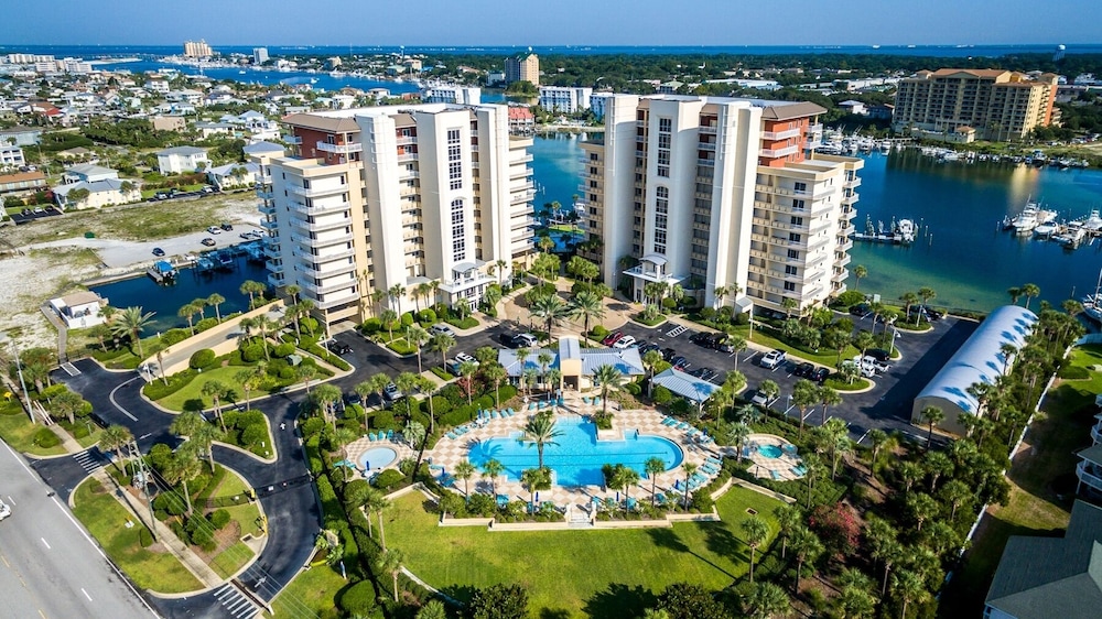 Harbor Landing 201a 3 Bedroom Condo by RedAwning