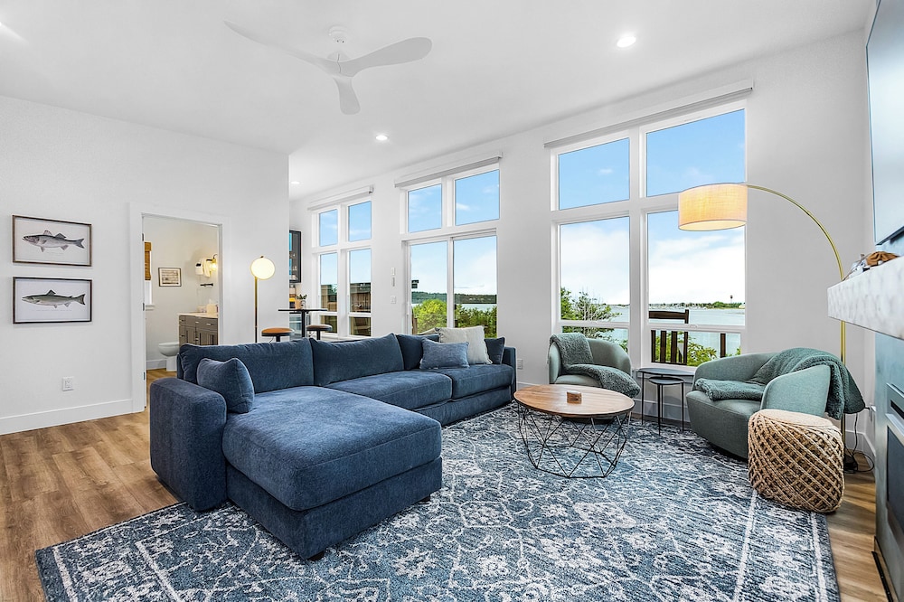 Stonegrove Residence
