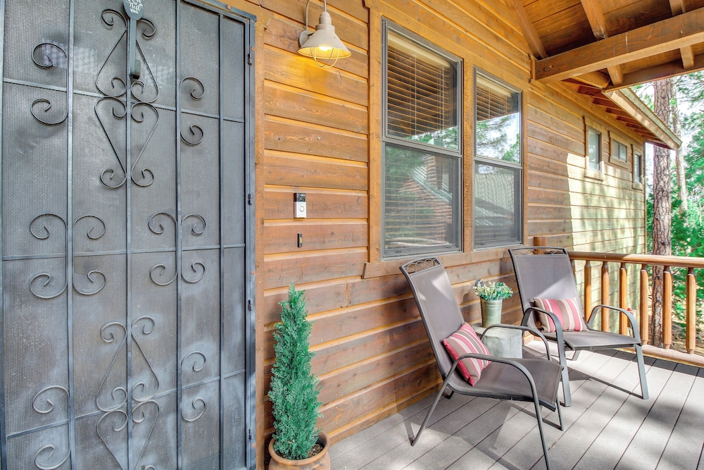Outdoor Oasis: Family-friendly Cabin in Show Low!