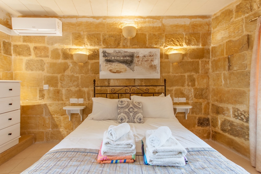 Gozitan Farmhouse With Pool - PP 4 view 2
