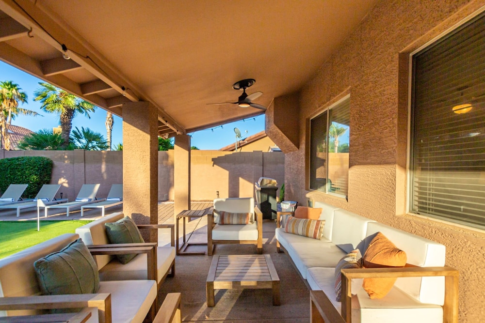 NEW Paradise Park Heated Pool Spa BBQ