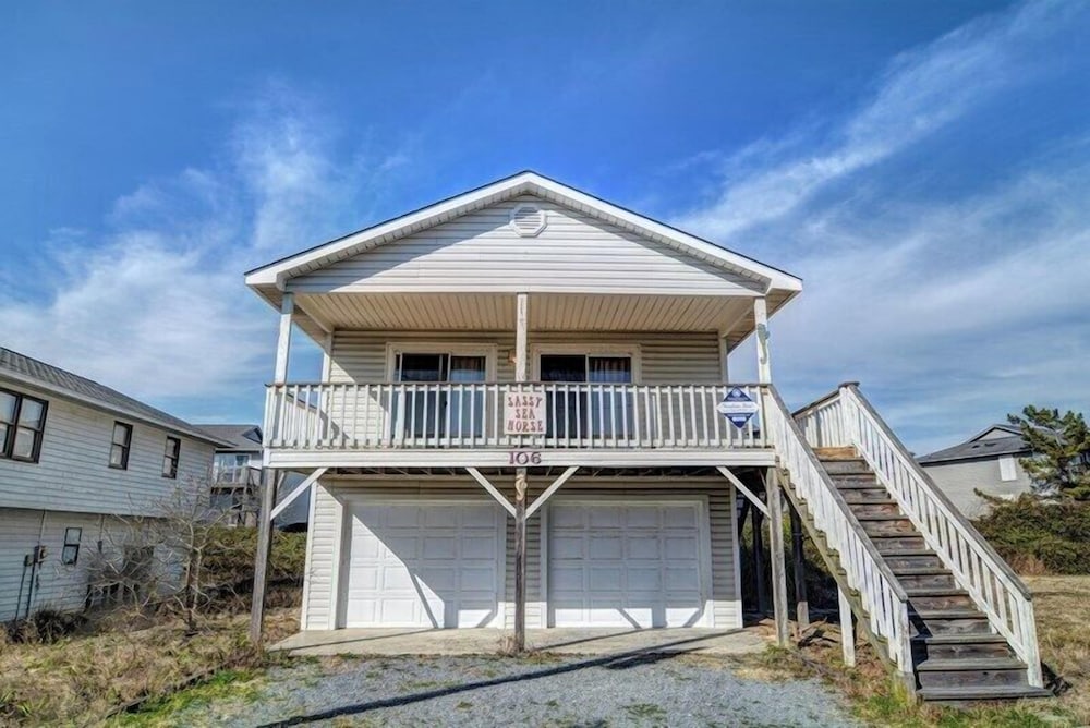 Sassy Seahorse by Topsail Realty
