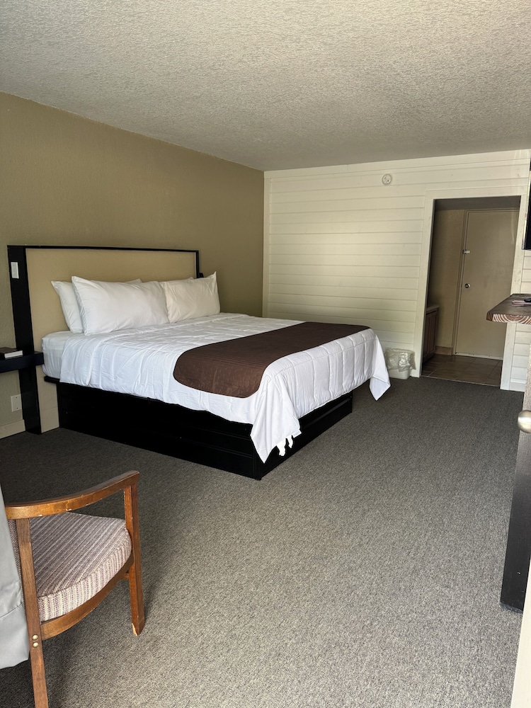 Sleepy Bear Motel