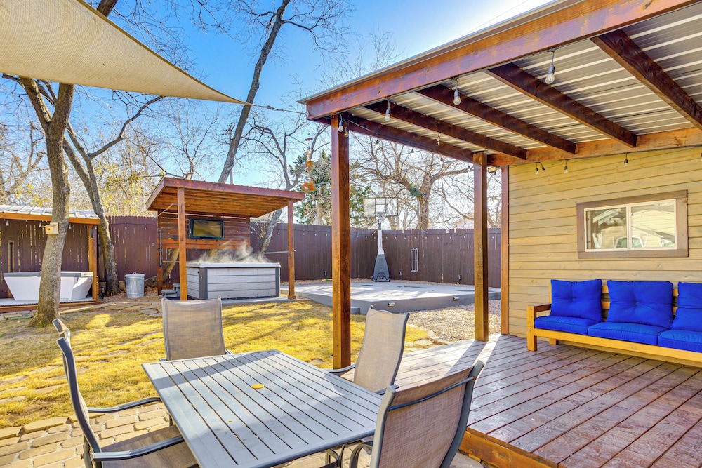 Sauna, Hot Tub & Cold Plunge: Oklahoma City Home!