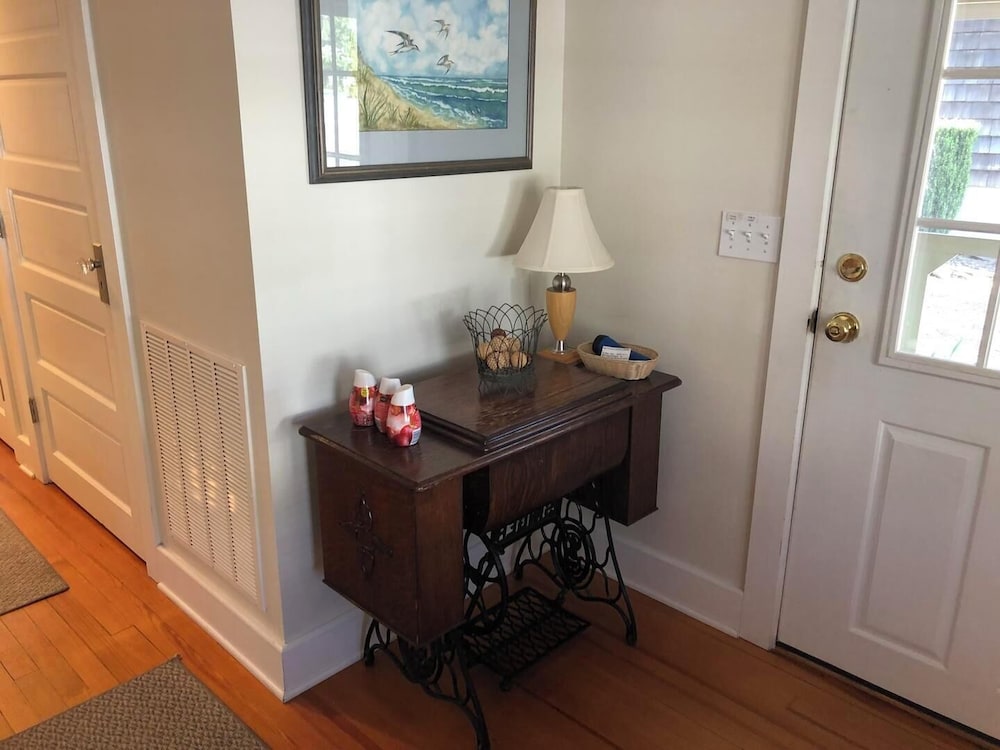 King Charles Avenue 604