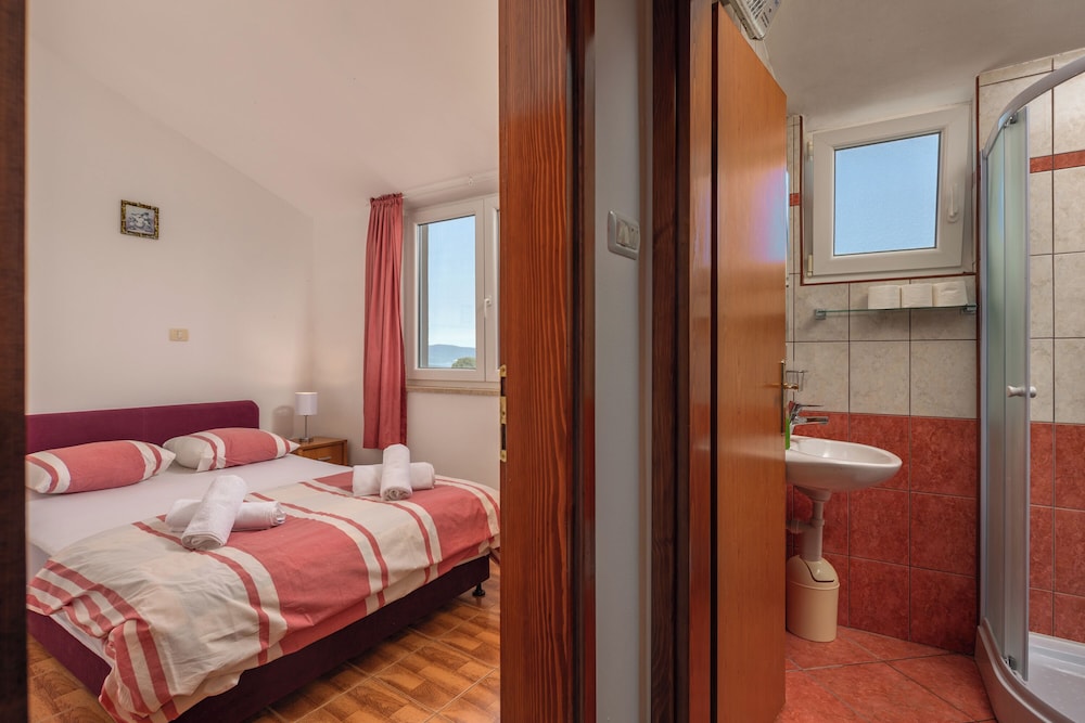 Peaceful Retreat Apartments With Terrace