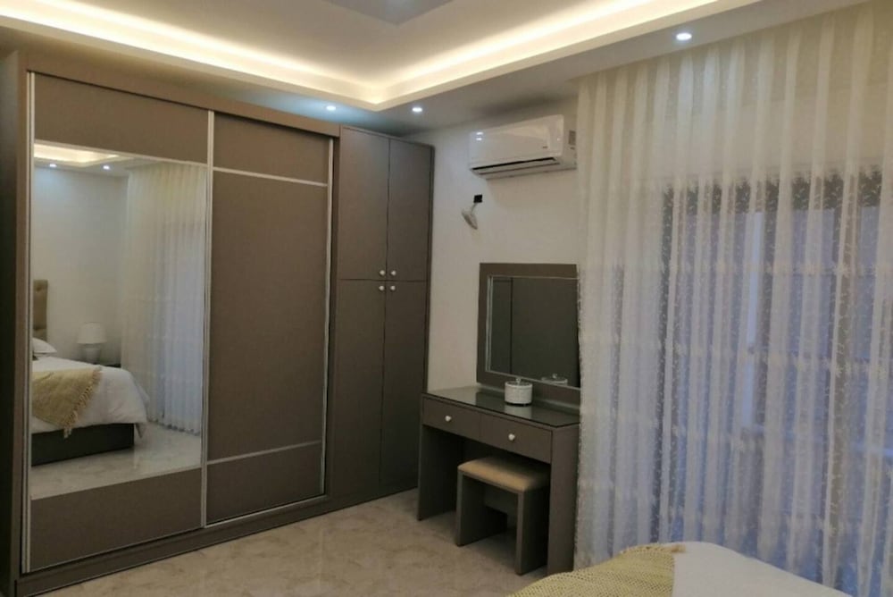 Amazing one Bedroom Apartment in Amman,elwebdah 8 view 2