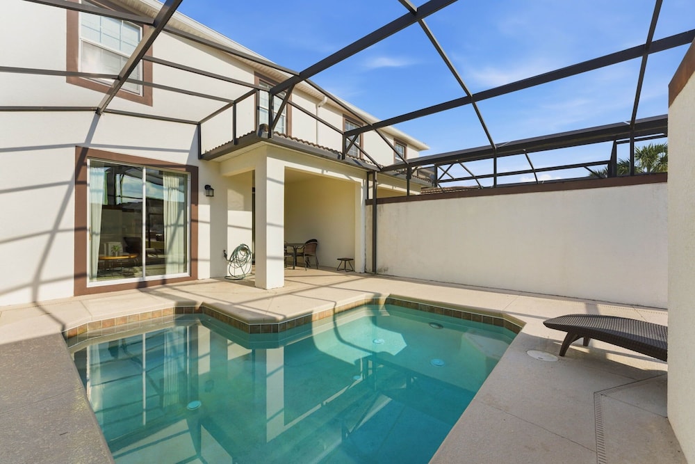 Relaxing 4BR Villa With Pool in Champions Gate