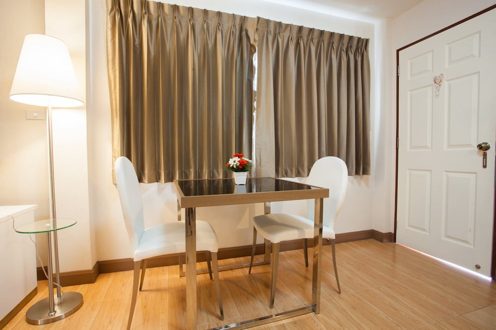 Orawan Suites