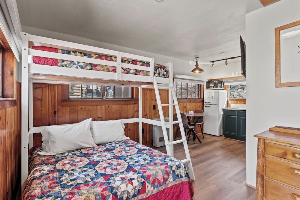 Timber Lodge Cabin 12