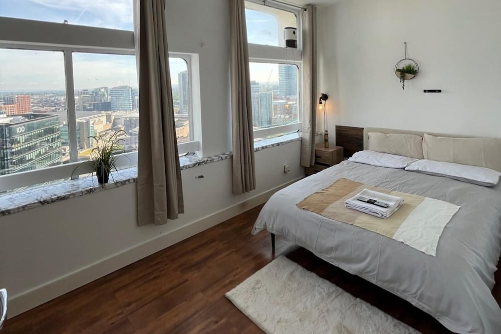 City Centre & Parking 2 Bed Ap