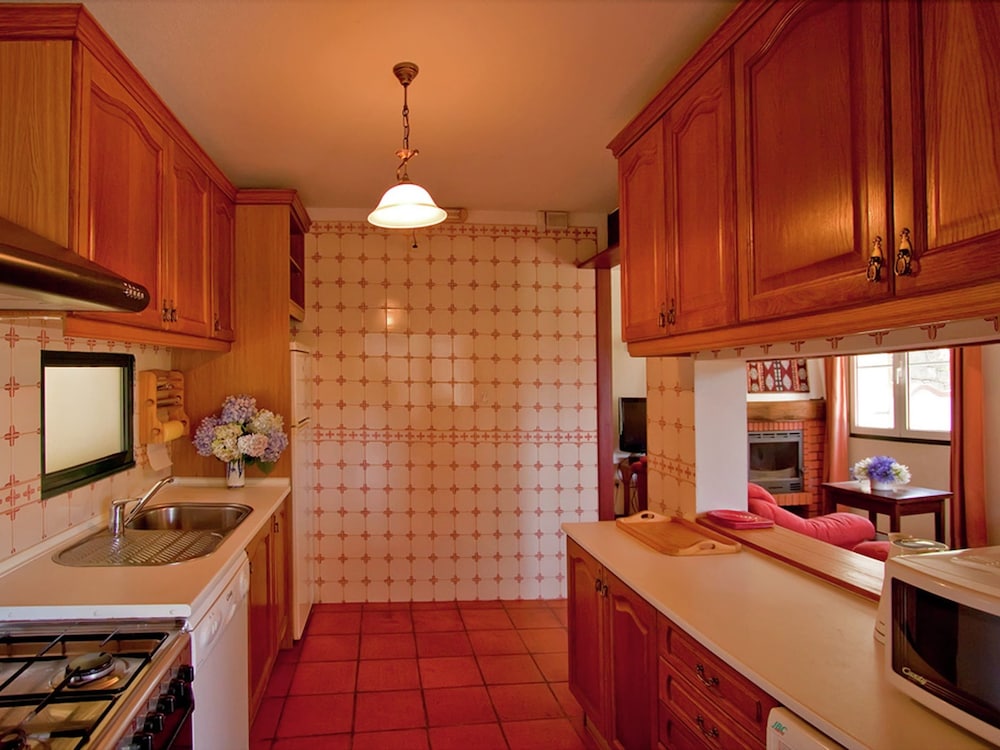 Nice Cottage in Santo Antonio da Serra With Pool view 4