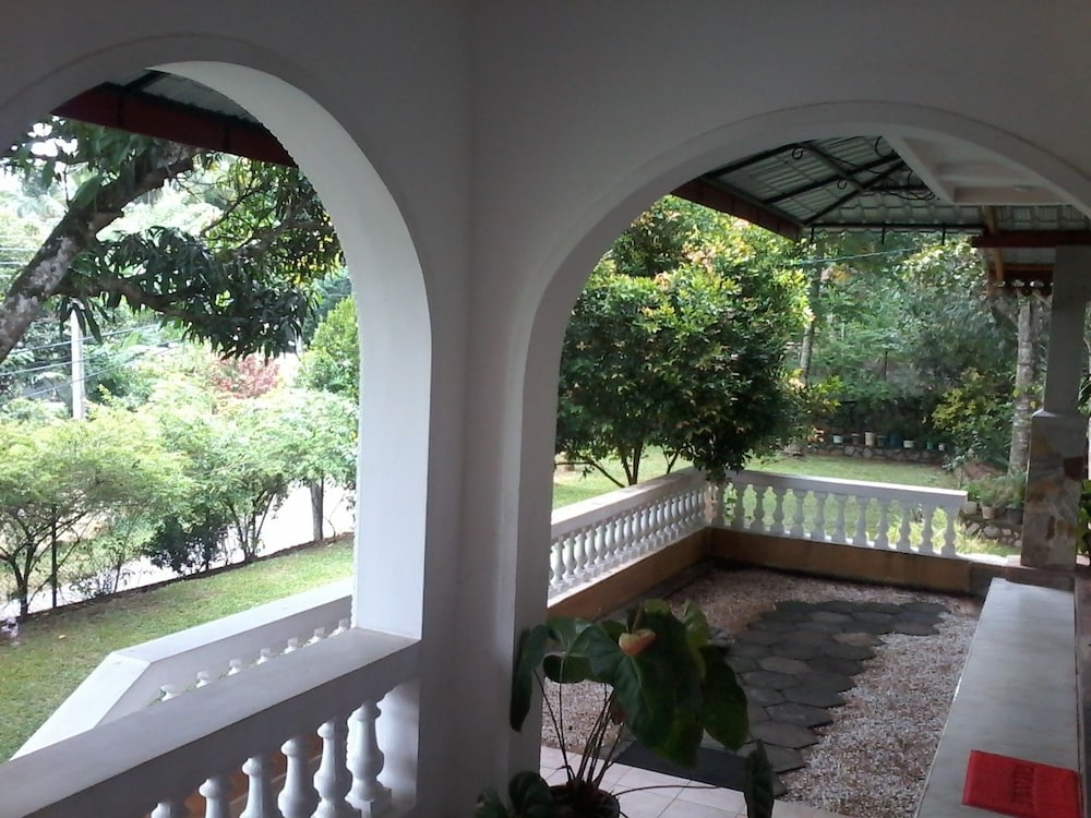 Lanka Villas Holiday Resort