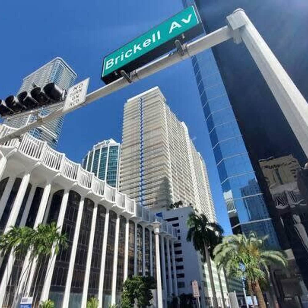 Modern 1-br Condo in Upscale Brickell Locale