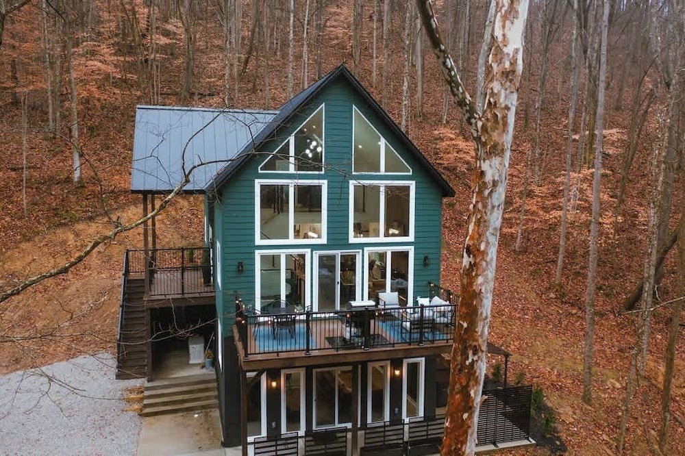 The Greenhouse With Indoor Slide Close to Hocking Hills