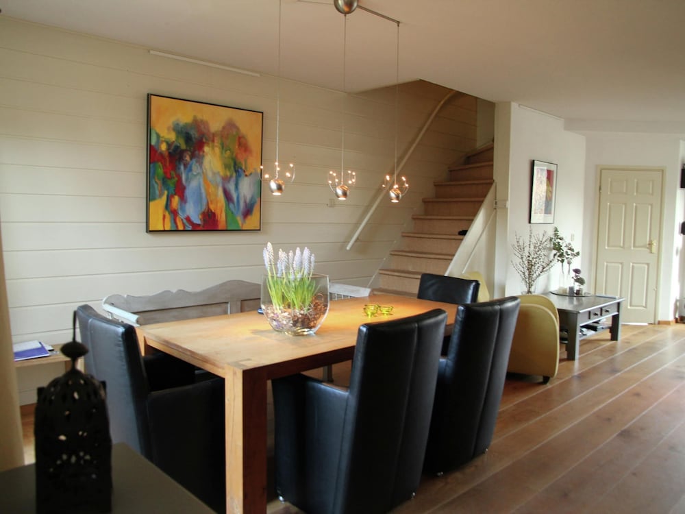 Spacious Holiday Home With Garden view 3
