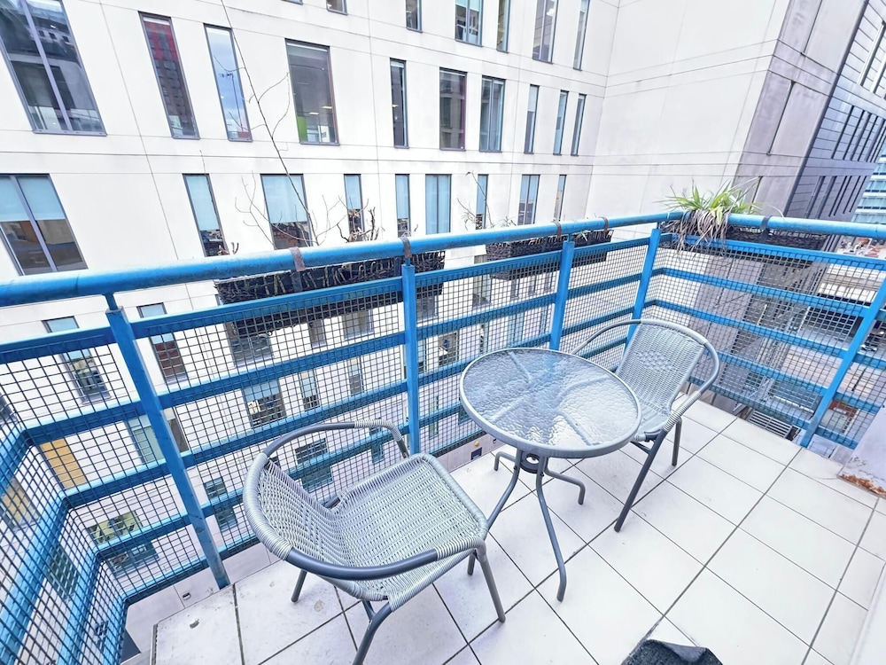 Spacious 2-bed Flat Next to Piccadilly Station