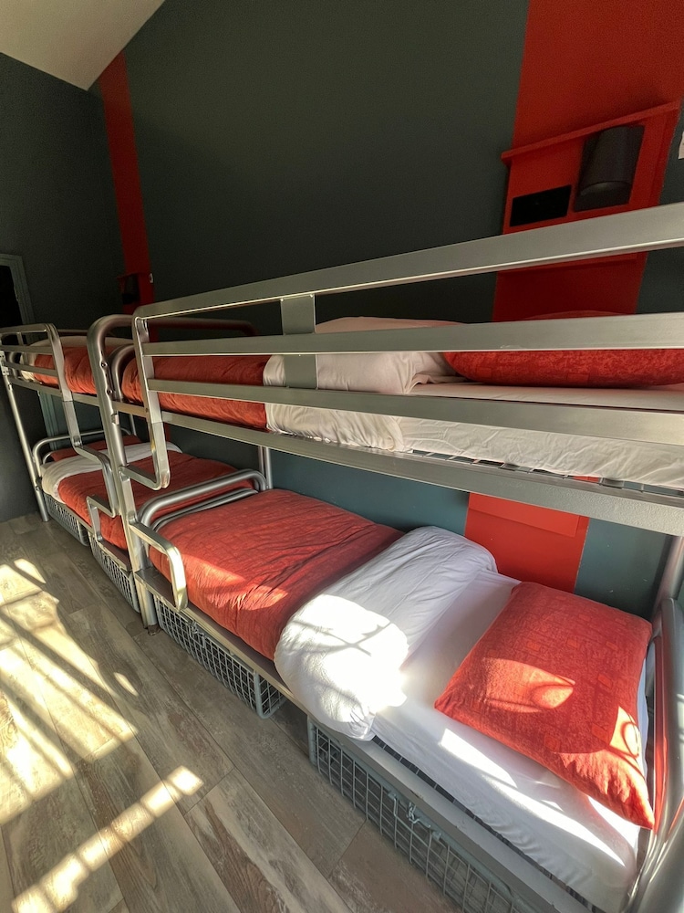 Brú Bar & Hostel