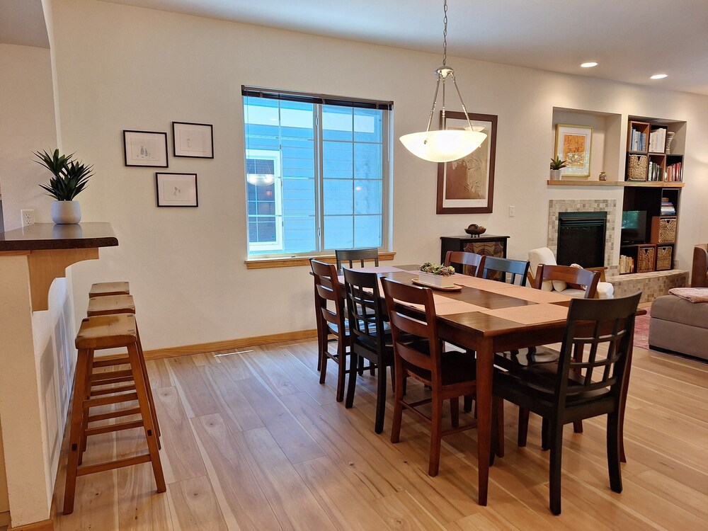 Rigden Retreat Garage, Dog Friendly, Near Trails