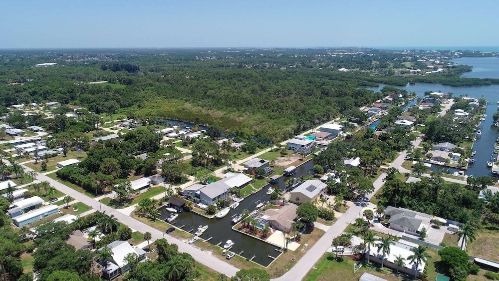 Lemon Bay Waterfront Condo W Patio, 5 Miles To Gulf Beaches 2 Bedroom Condo