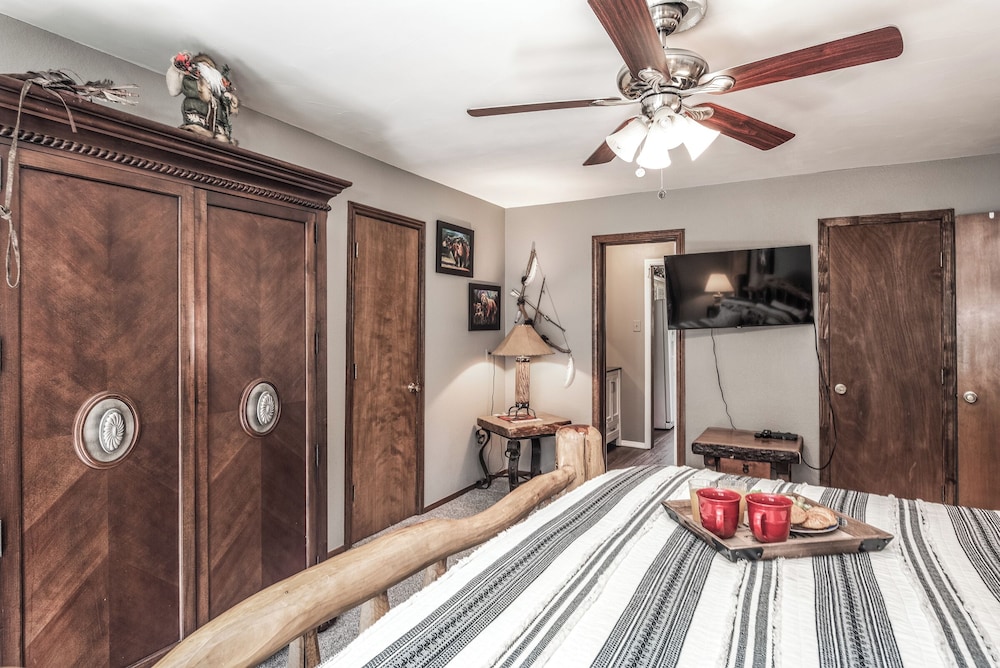 Tis Holiday Haus by Ruidoso Vacation Rentals