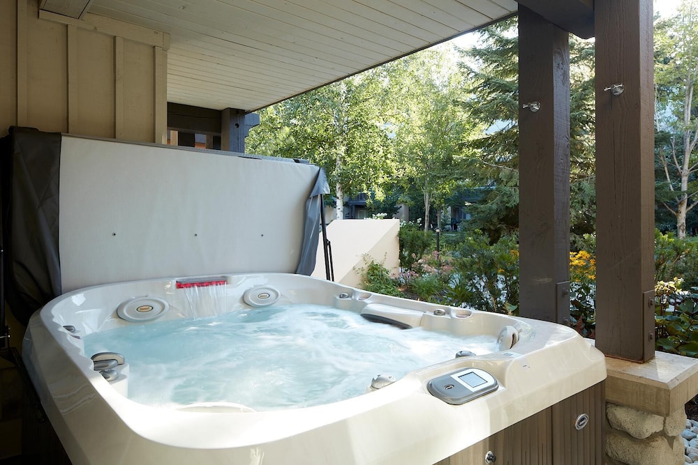 70 Lagoons - Image 1