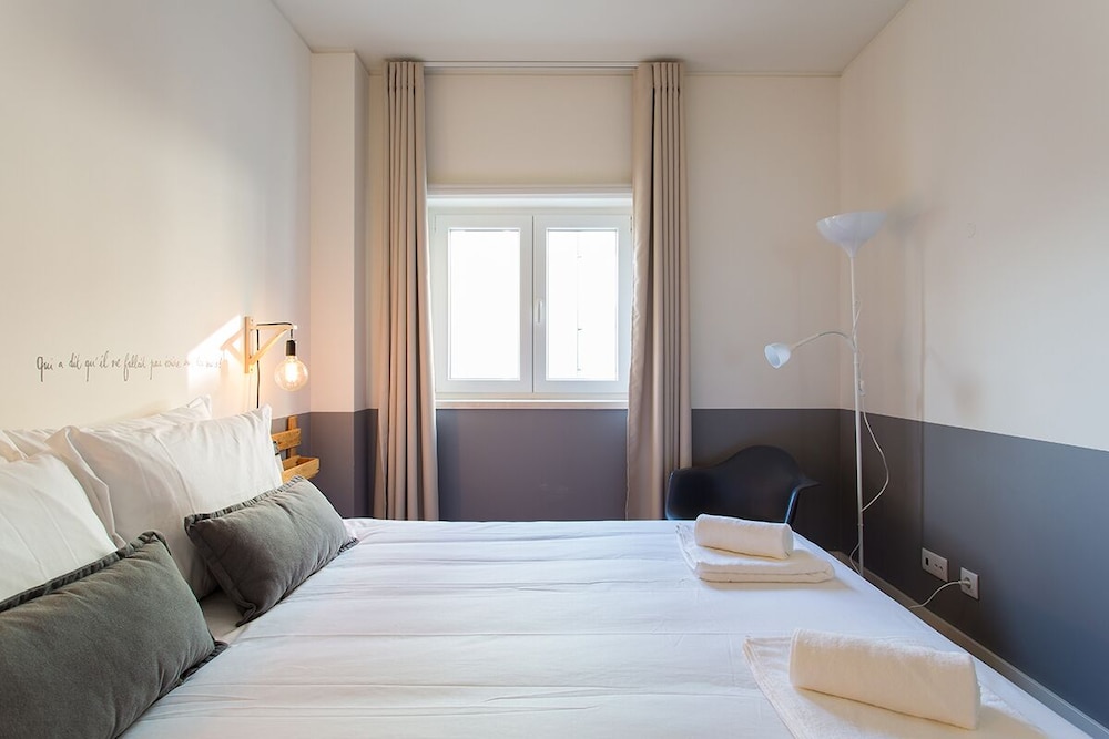 JOIVY Chic 1-bed flat, moments to Rato subway