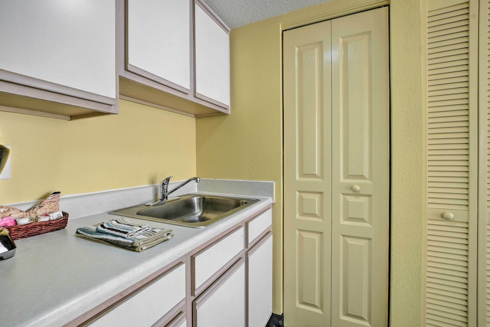 Myrtle Beach Vacations - Bay Watch Resort Studio w/ Resort Amenities! - Property Image 4