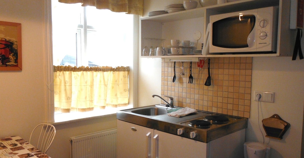 Three Sisters Studio Apartments