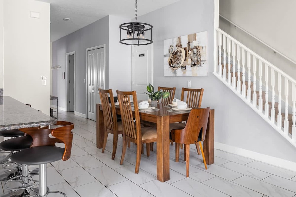 Private Pool and BBQ at Storey Lake 5BR