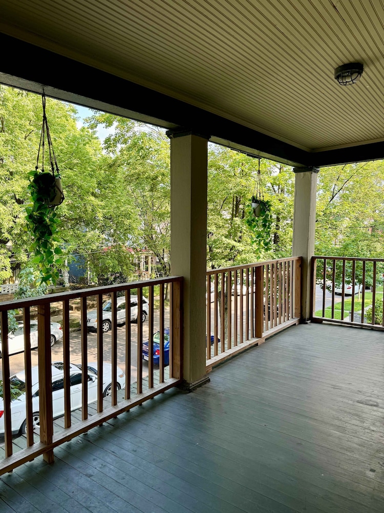 Free Parking - Prime Location - Downtown