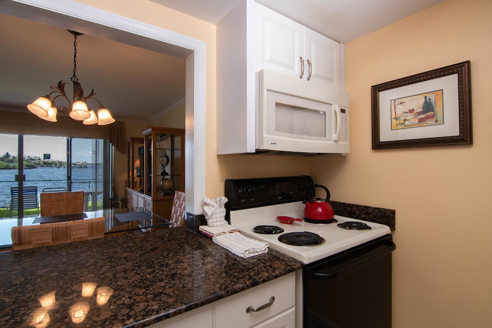 Palm Beach Waterfront Suites