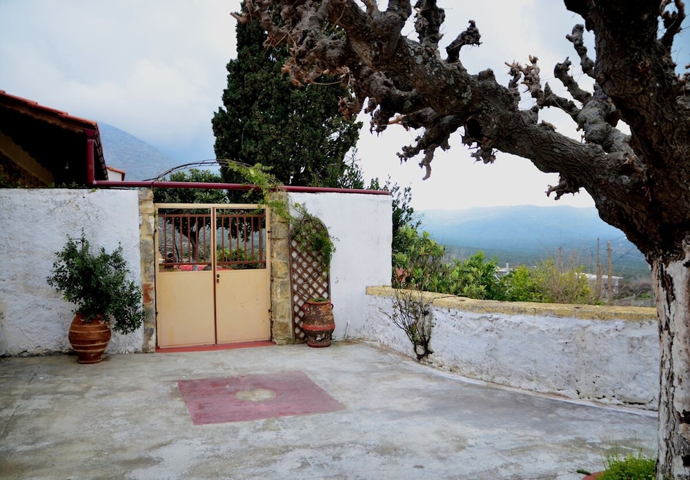 Villa Fragk in Nipiditos Village
