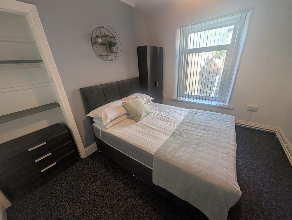 Comfortable 3 Bedroom House With Easy City Access