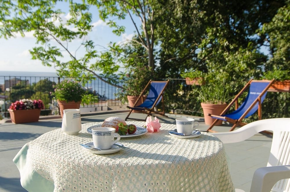 Villa Raffaela B&B