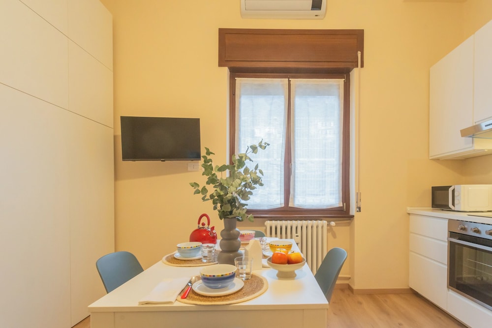 Simar Apartments nearby Como S.G. Train Station by Rent all Como