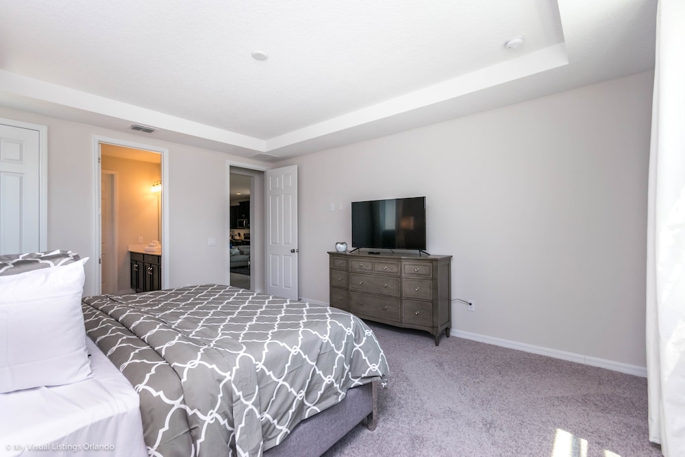 7 BD 5 BH With Game Room Pool Spa
