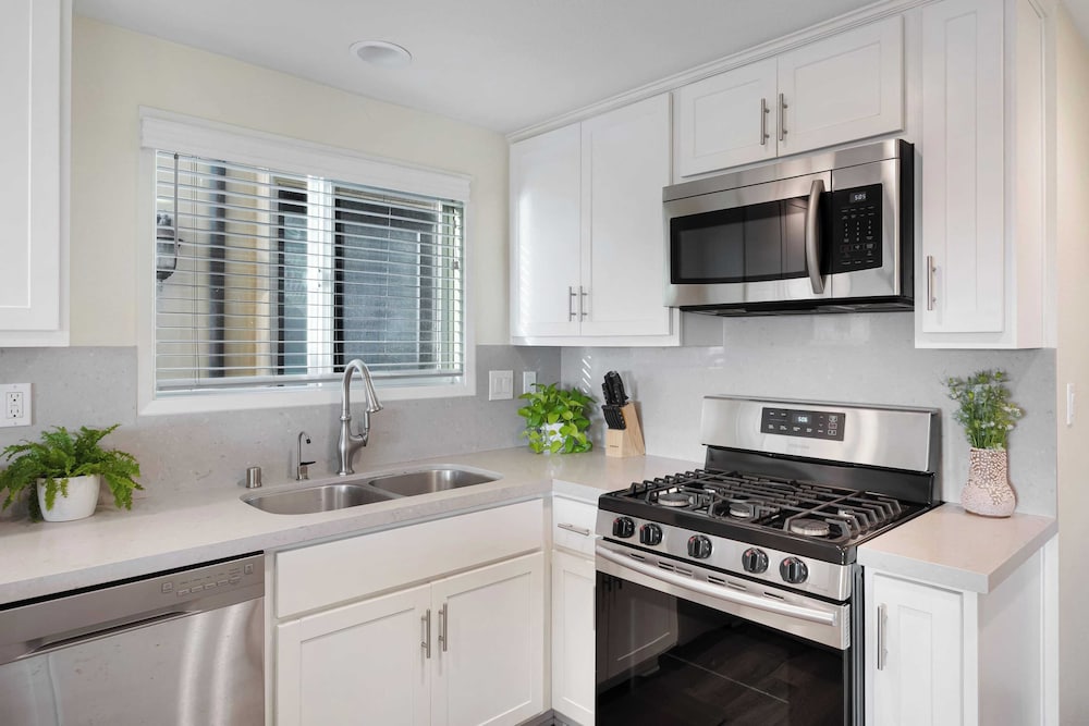 Balboa Breeze by Avantstay Beachfront Retreat + Ocean View