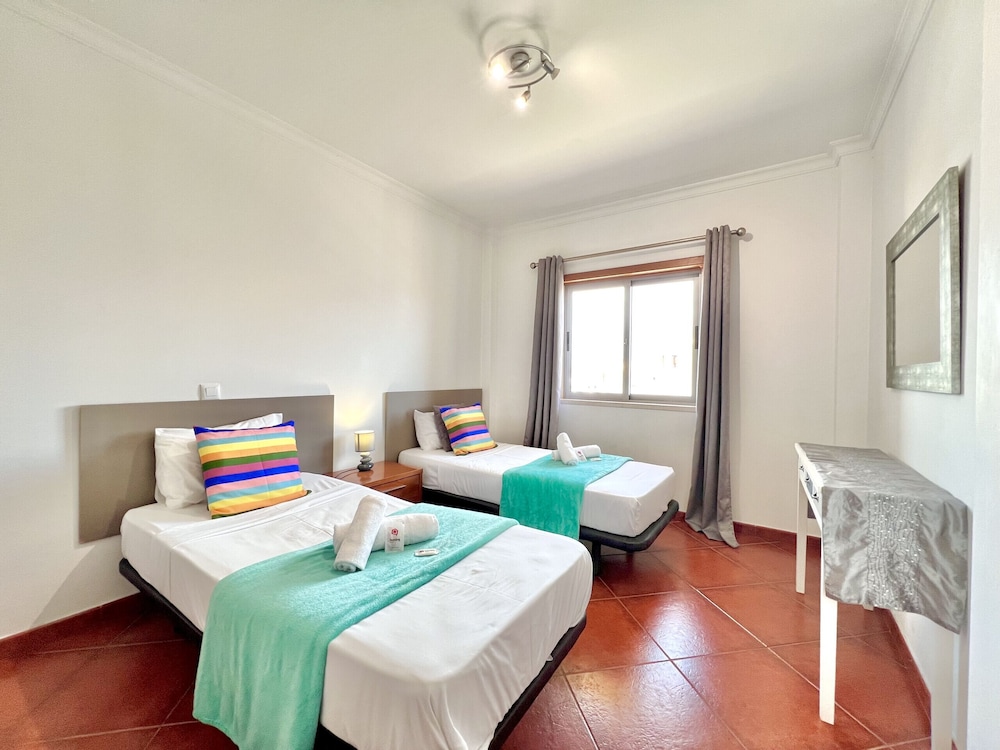 Albufeira Modern 6 With Pool by Homing