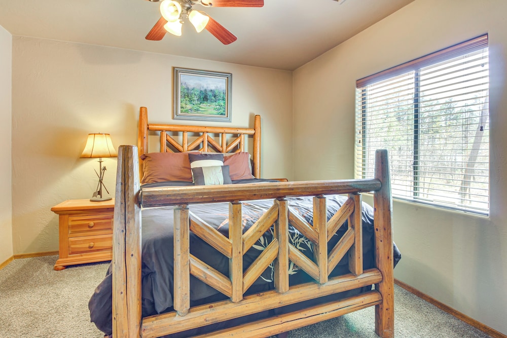 Family-friendly Hideaway Cabin in Lakeside!