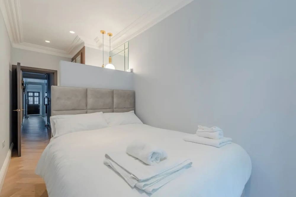 Beautifully Refurbished 2BD Flat - Earl's Court!