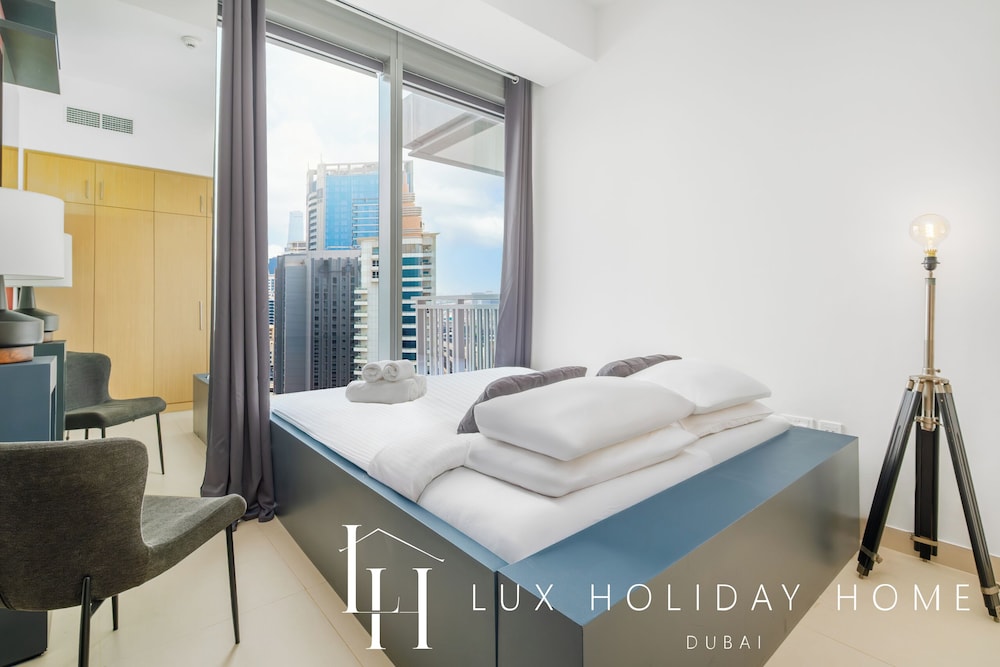 LUX 52 42 Deluxe Marina View Suite 3