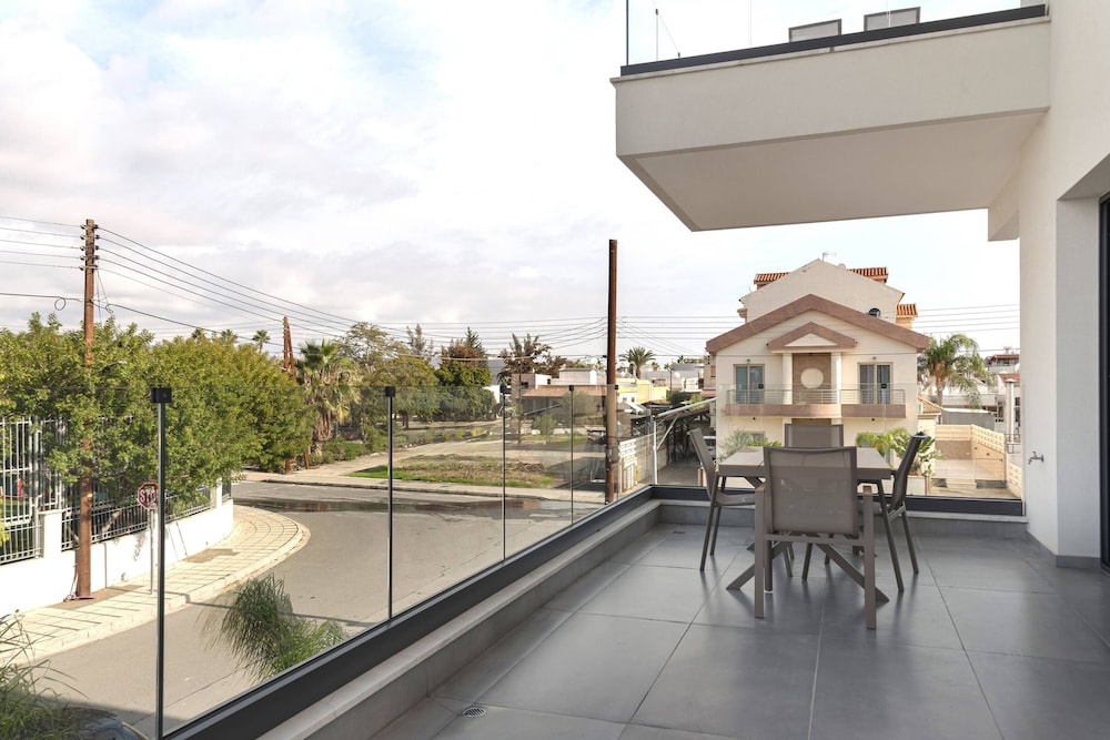 Phaedrus Living: Limassol Opalia Residences Ruby