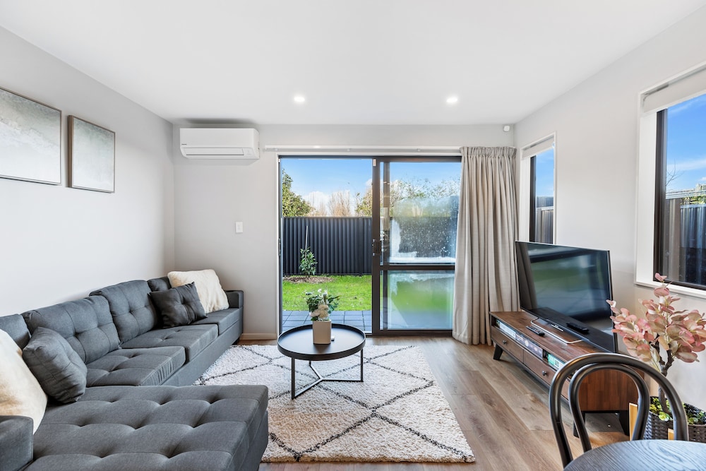 4BR Townhouse for Families Zodiak Stays