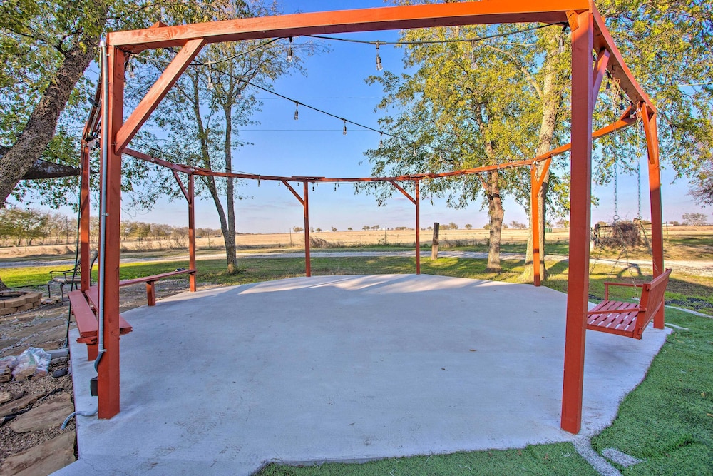 Gainesville Vacations - Charming Gainesville Retreat: Barn, Horses Welcome - Property Image 11