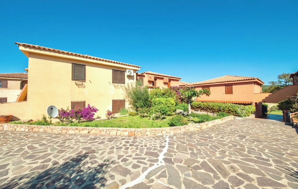 Residence in Marinella just 300 mt from the sea